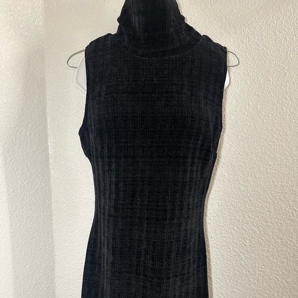 Black Sleeveless Turtleneck Sweater - Size S